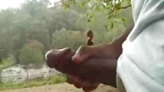 மோசமான கருப்பு ஹேர்டு திவா ஒரு பெரிய சேவல் சவாரி செய்வதற்கு முன்பு மண்டை ஓட்டில் புணரப்படுகிறார்