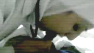 எதிர்கால பொன்னிற ஸ்லட் மோலி பென்னட் ஒரு சிவப்பு மனிதனால் துடிக்கப்படுகிறார்